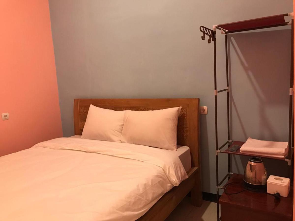 Roomz Budget Residence Semarang Exterior foto