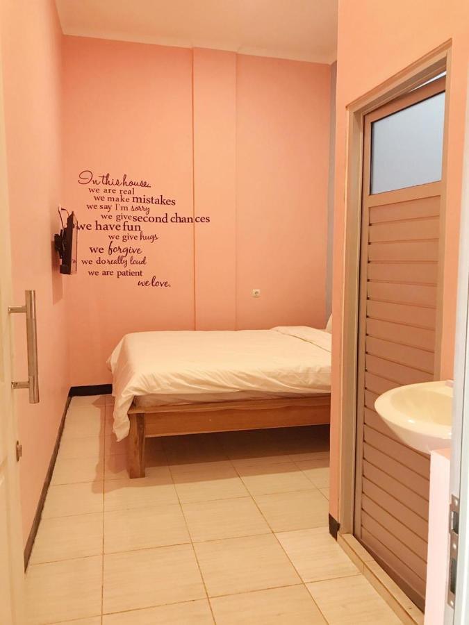 Roomz Budget Residence Semarang Exterior foto