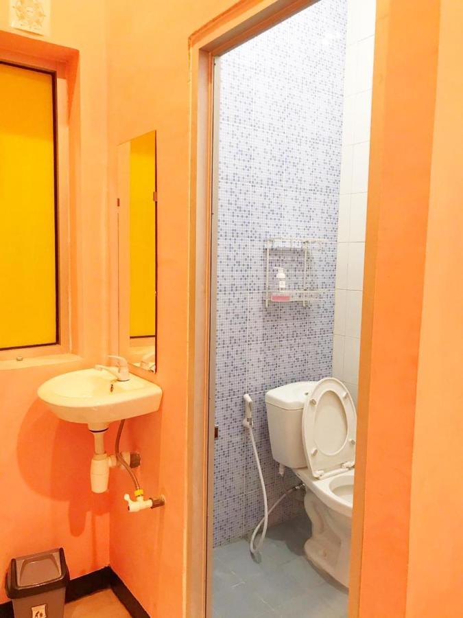 Roomz Budget Residence Semarang Exterior foto